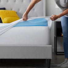 Load image into Gallery viewer, Weekenderª Cooling Mattress Protector

